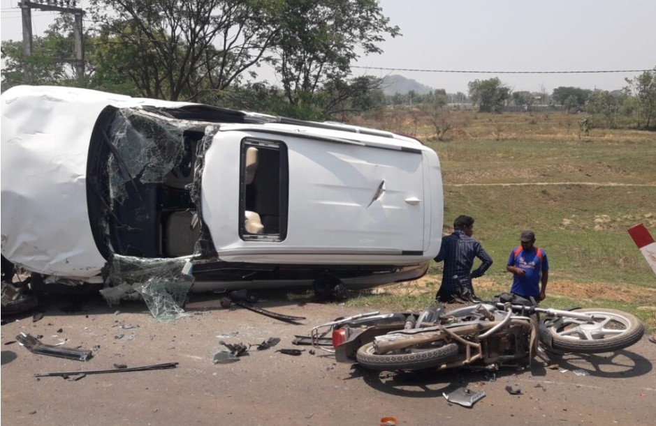 पोटका के भीषण सडक हादसे मे दो की मौत, ग्यारह घायल