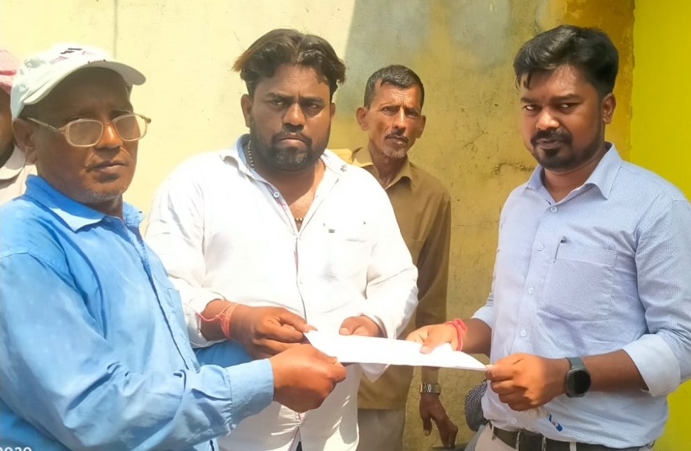 बाग़बेदा मे रेलवे की करवाई पर बवाल, अधिकारी पर हमला, विरोध के बिच टीम लौटी बैरंग