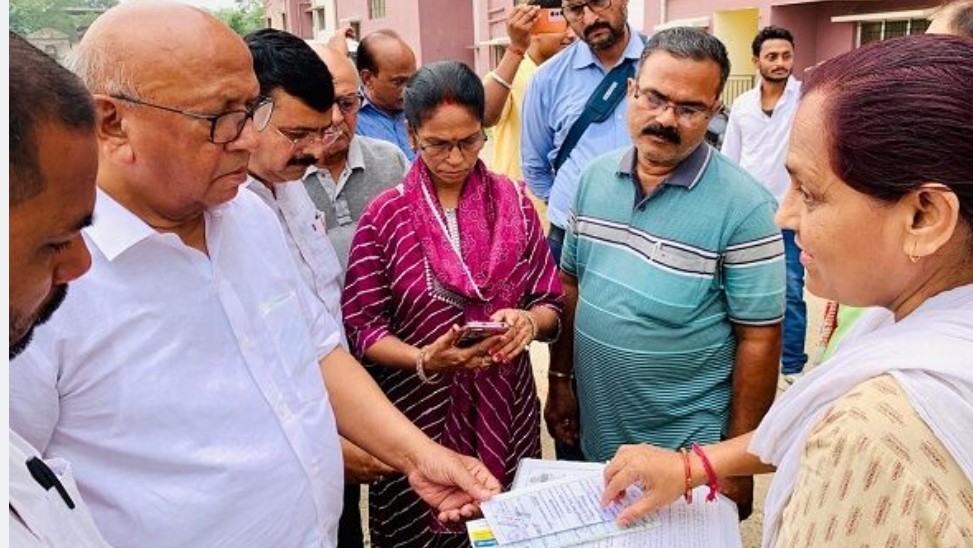 PMAY मकानो मे देरी पर भड़के सरयू राय, कांग्रेस जांच की चेतावनी