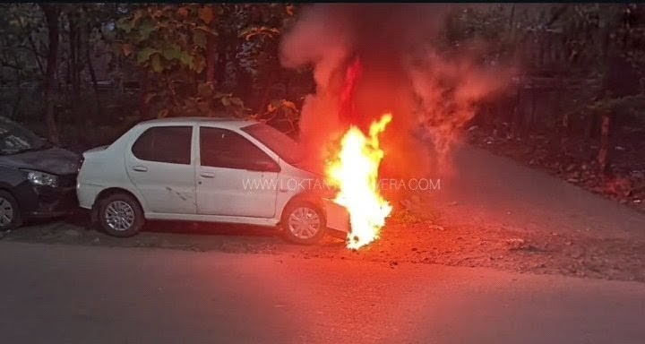 टूइलाडुंगरी में खड़ी कार बनी आग का गोला, साईं मोटर्स परिसर में मचा हड़कंप