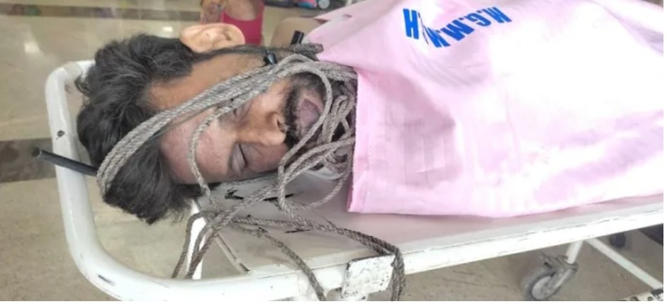 बेताकोचा में कंटेनर से लटका मिला युवक का शव, मोबाइल बातचीत के बाद उठाया आत्मघाती कदम!
