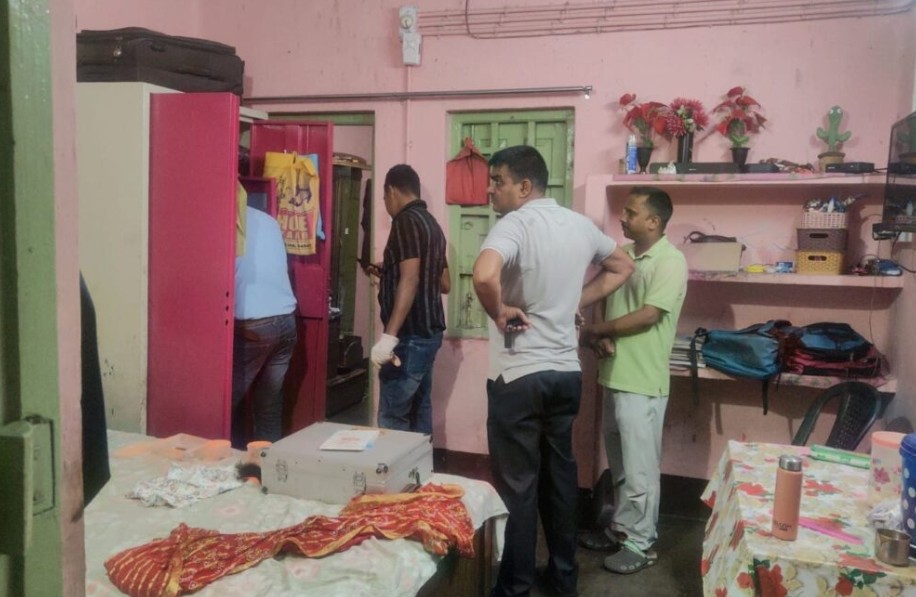 टाटा मोटर्स कॉलोनी में दिनदहाड़े बड़ी चोरी, 5 लाख के जेवर और नकदी लेकर फरार हुए चोर